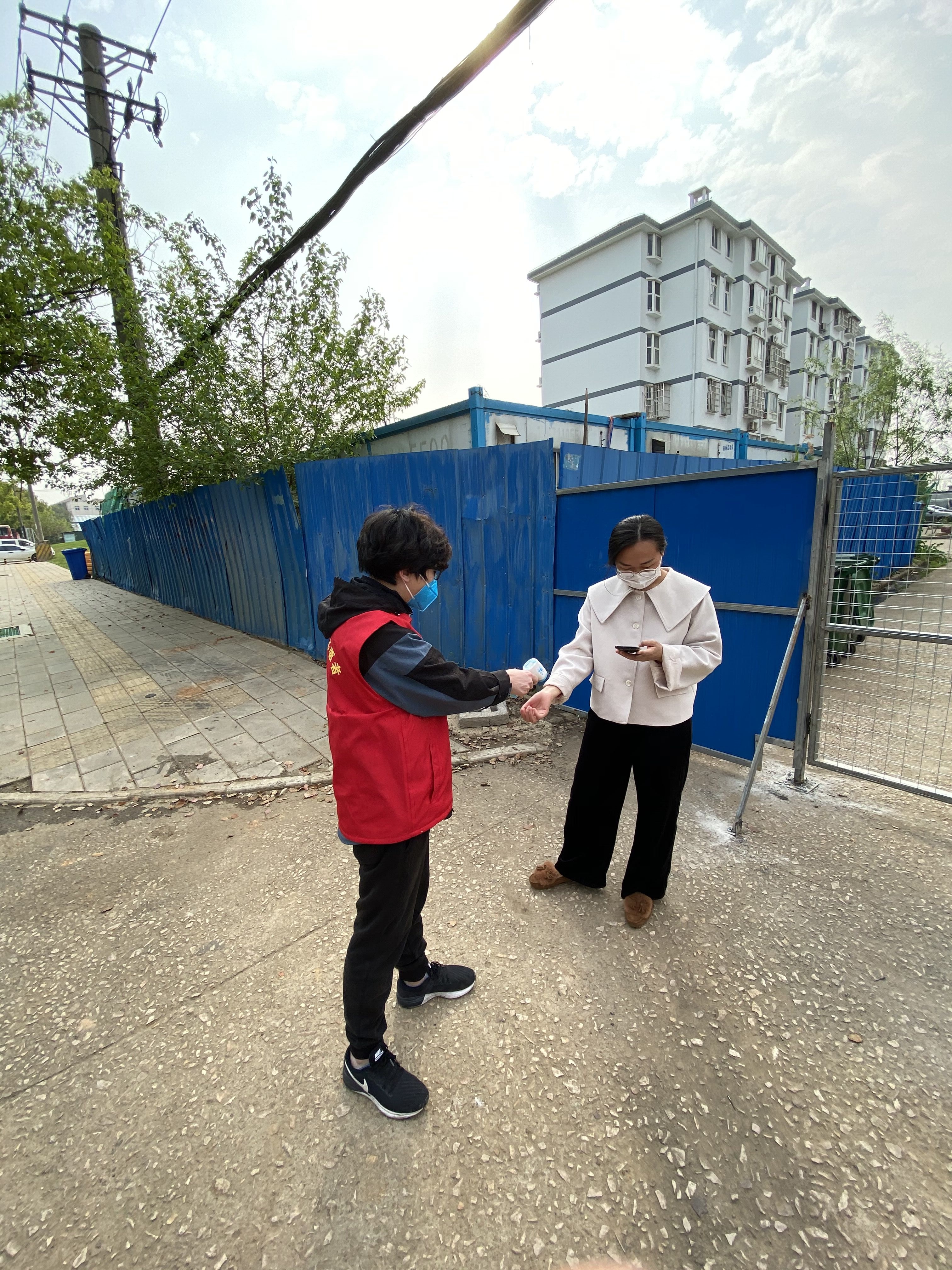 武漢體育中心員工王顥家庭入選“全國(guó)抗疫最美家庭”(圖3)
